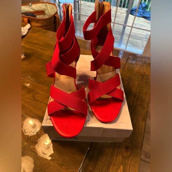 Women’s Nee Red Heels - Picture 2 of 4